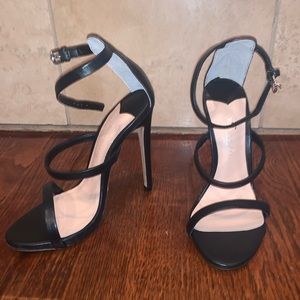 NWT Tony Bianco Heels